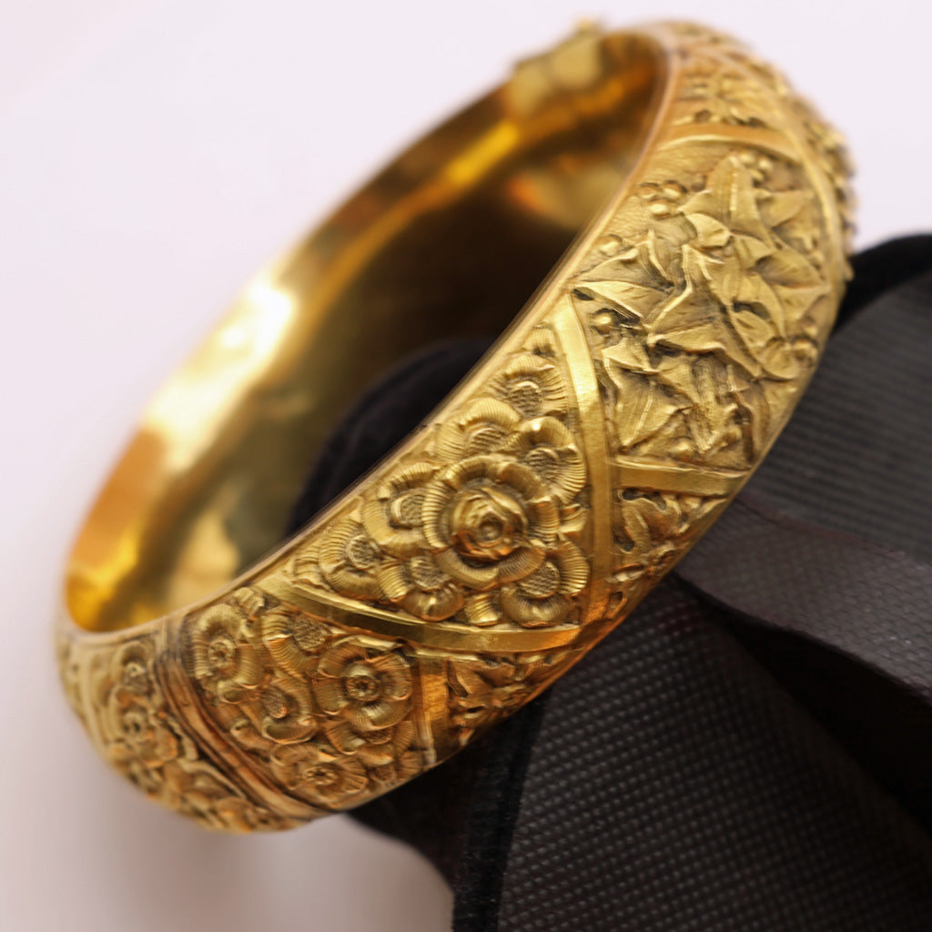 Antique Art Nouveau cuff bangle 18k gold botanical repousse Italy bracelet (7484)