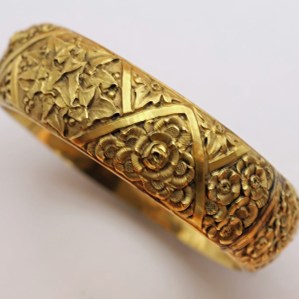 Antique Art Nouveau cuff bangle 18k gold botanical repousse Italy bracelet (7484)