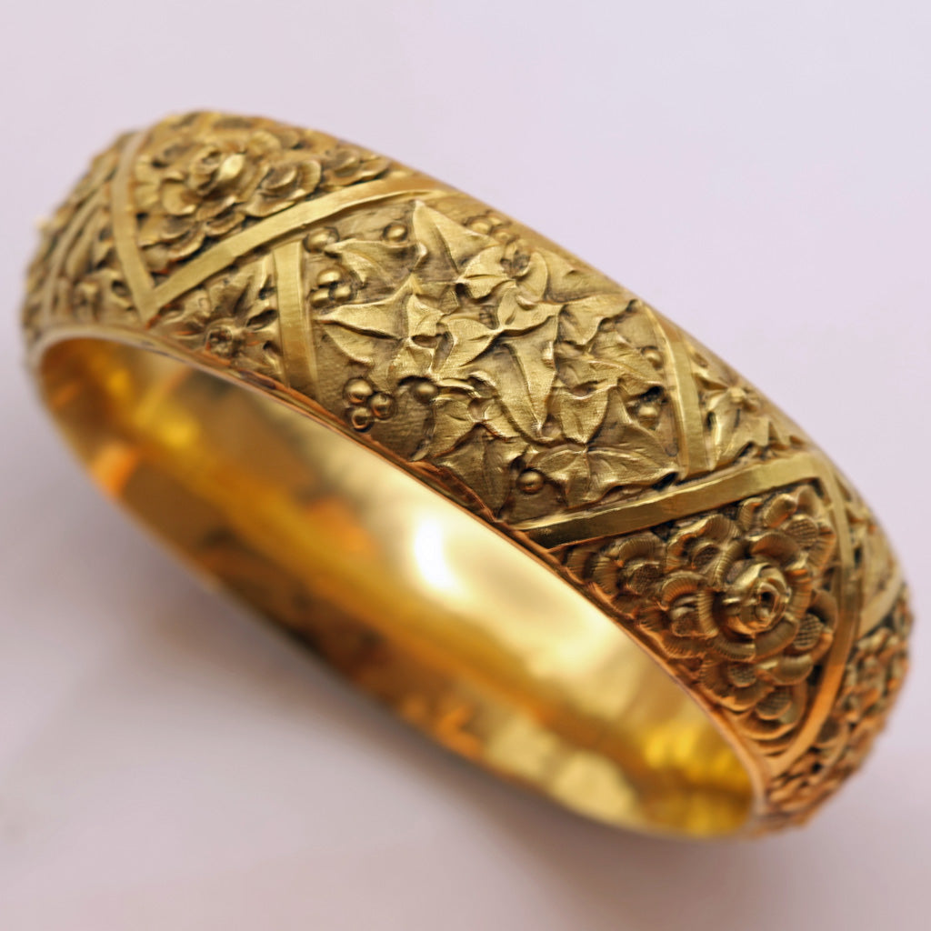 Antique Art Nouveau cuff bangle 18k gold botanical repousse Italy bracelet (7484)