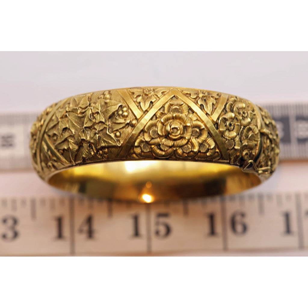 Antique Art Nouveau cuff bangle 18k gold botanical repousse Italy bracelet (7484)