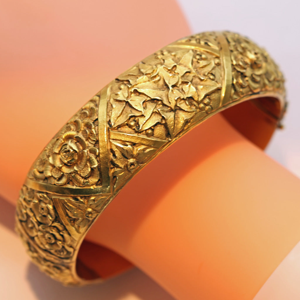 Antique Art Nouveau cuff bangle 18k gold botanical repousse Italy bracelet (7484)