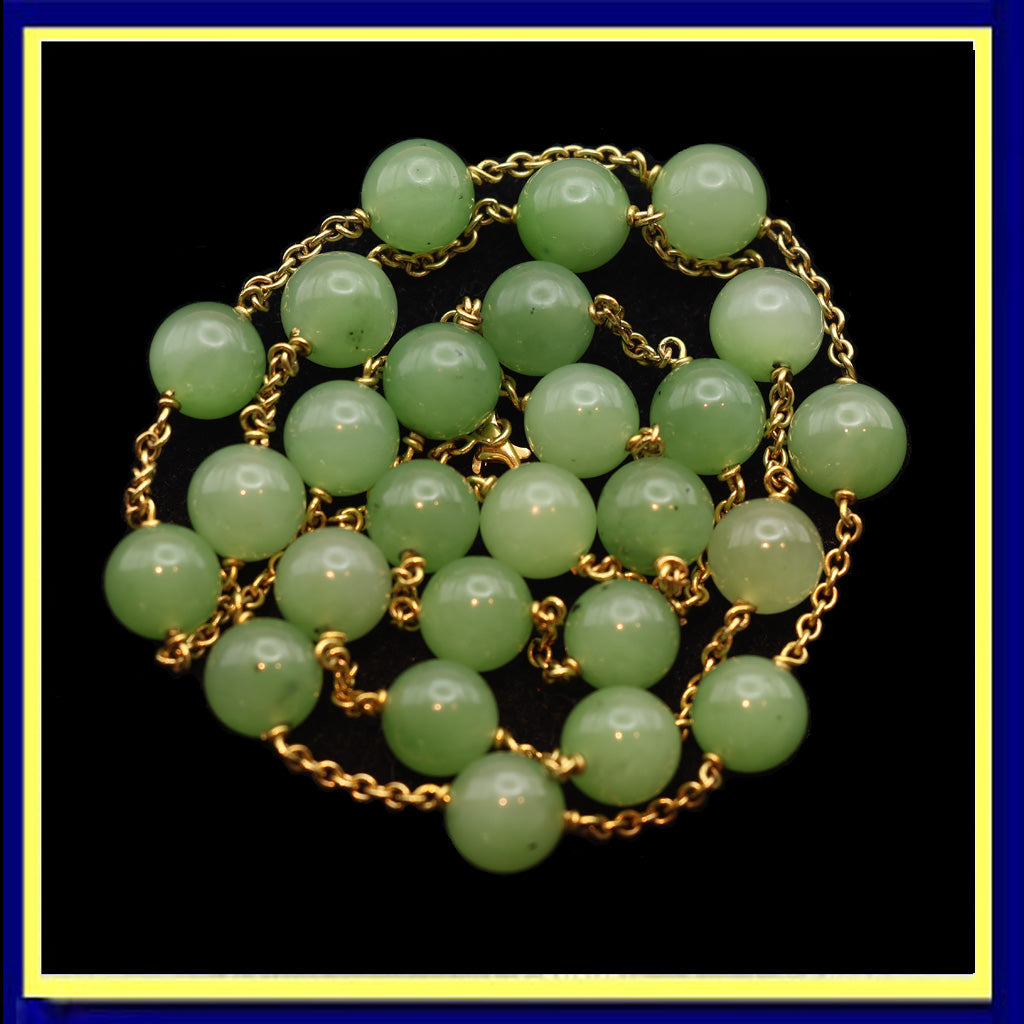 Vintage long necklace jadeite jade and 18k gold French apple green jade