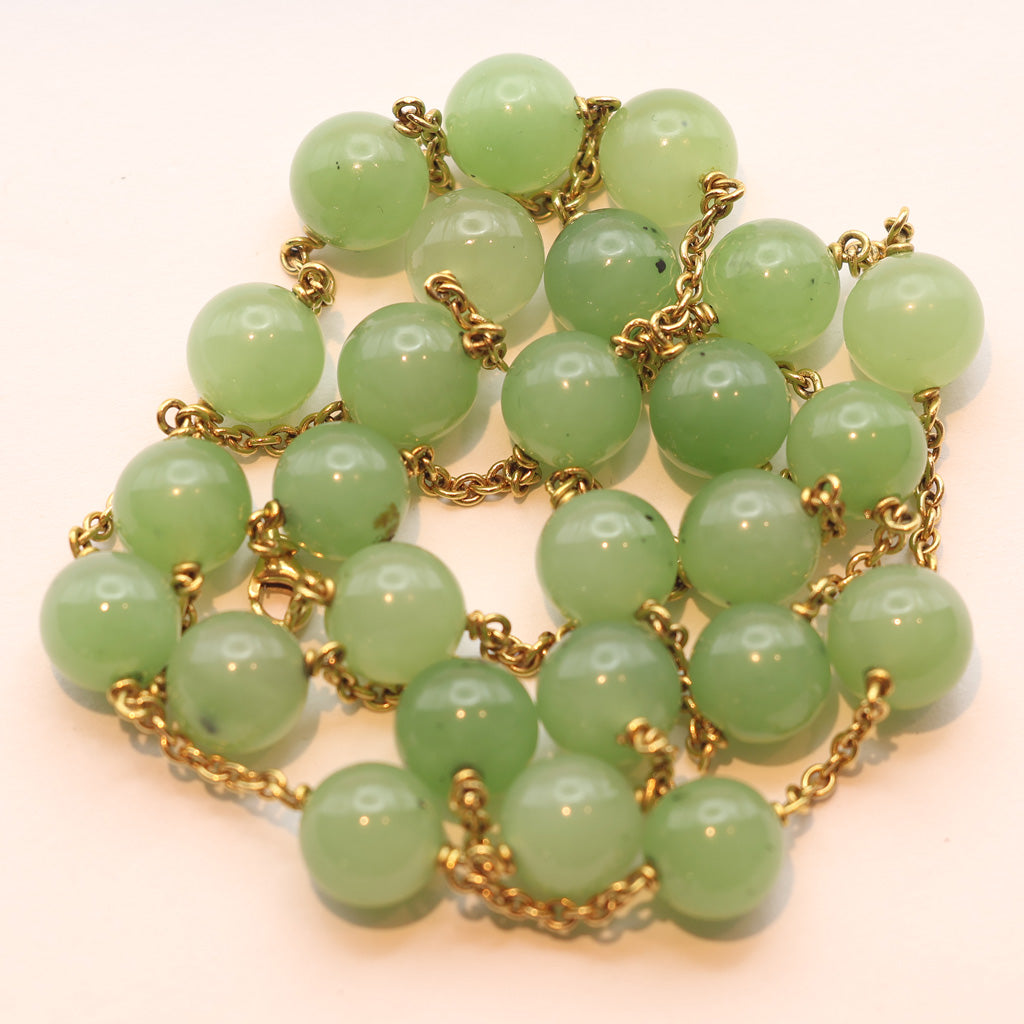 Vintage long necklace jadeite jade and 18k gold French apple green jade (7517)