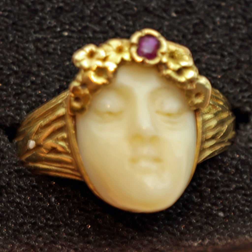 antique art nouveau ring woman gems gold black background